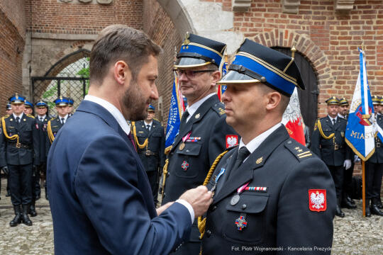 UMK_D_004_121_fot. Piotr Wojnarowski.jpg-Miszalski, Dzień Strażaka, Barbakan, otwarcie bramy