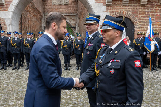 UMK_D_004_122_fot. Piotr Wojnarowski.jpg-Miszalski, Dzień Strażaka, Barbakan, otwarcie bramy