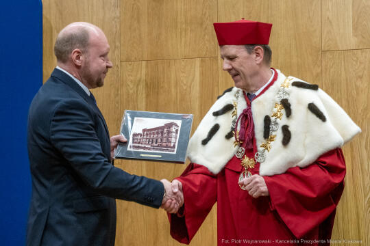 769_056_fot. Piotr Wojnarowski.jpg-Mazur, UKEN, jubileusz, 80 lat, zdjęcia