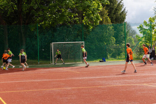 BŚ_UMK_20260508_0S4A4090.jpg-Boisko, Klinuś, Miszalski, Szkoła