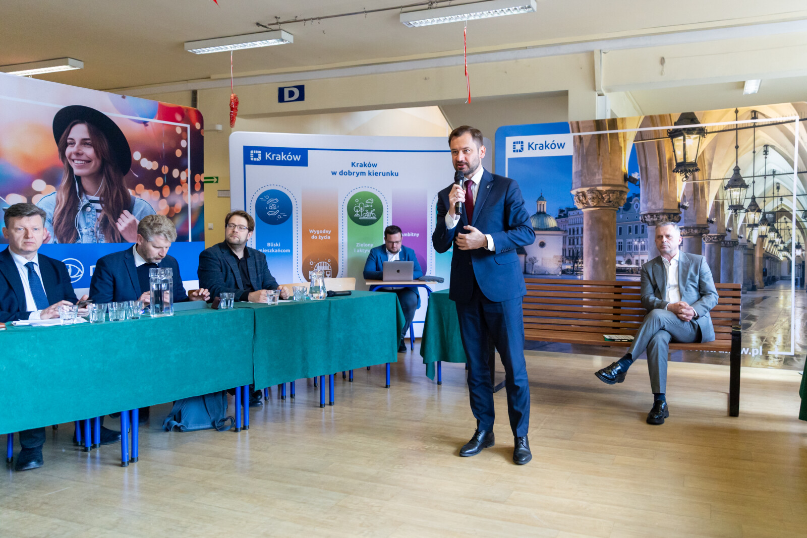 0S4A9544 (1).jpg-Ławka Dialogu, Miszalski, Mazur, Zdjęcia  Autor: B. Świerzowski