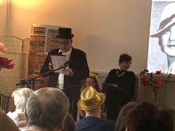 Ykfh-xCD.jpg-Piosenką w hołdzie mamom – Mieczysław Fogg w naszym Domu.