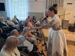 TfozaeHn.jpg-Dar Serca – kolejny udany występ Duo Performance na Helclów.