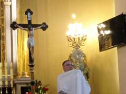 C53wi3YX.jpg-Adoracja Najświętszego Sakramentu w przeddzień Bożego Ciała