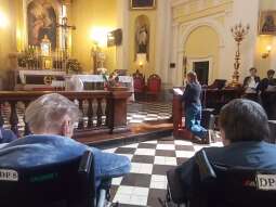 TqWv-4rS.jpg-Adoracja Najświętszego Sakramentu w przeddzień Bożego Ciała