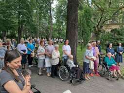 yNMwP7Vo.jpg-Procesja u Helclów 2026.