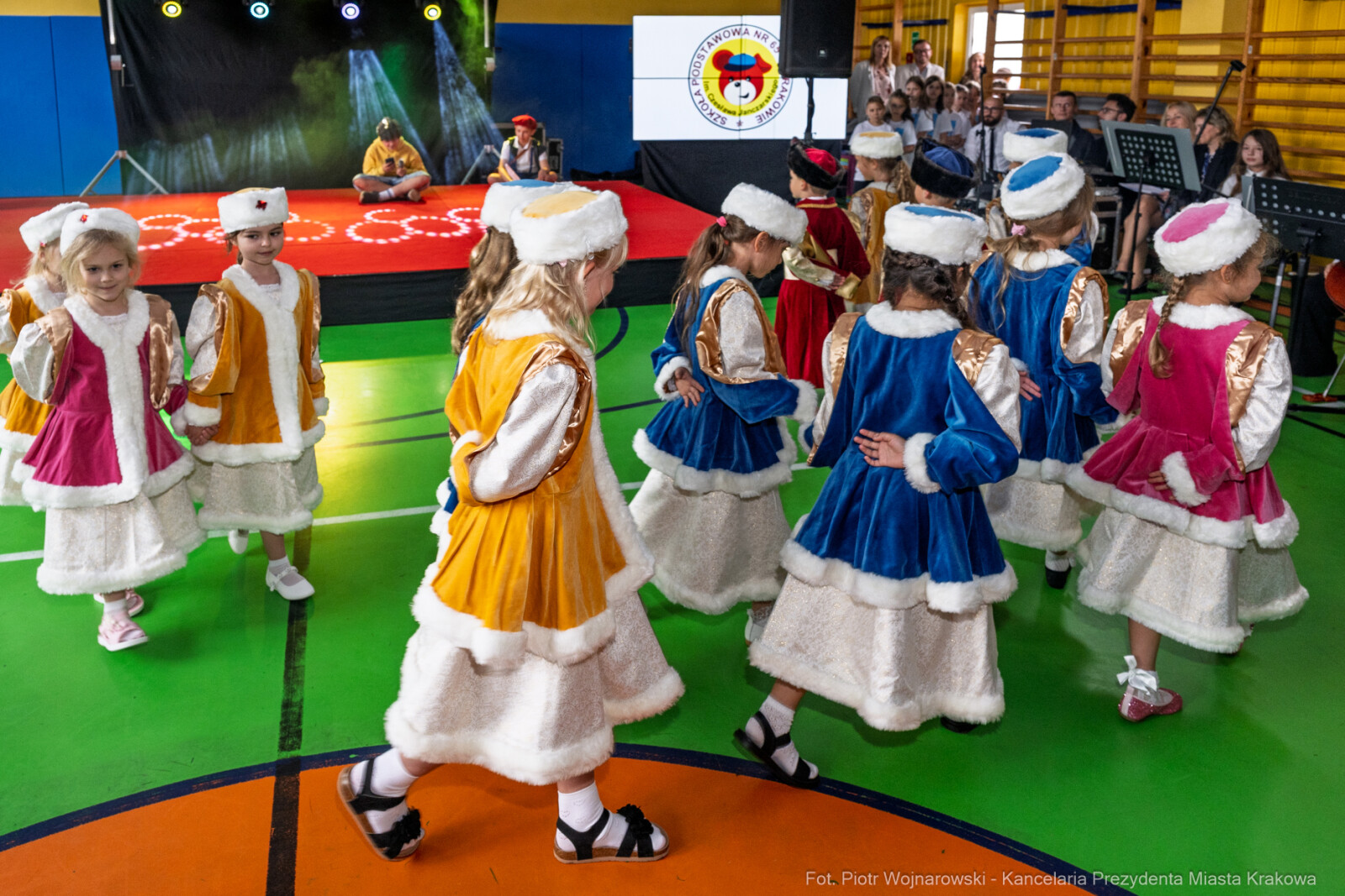 Szkoła Podstawowa nr 65 Kraków, zdjęcia z jubileuszu szkoły, jubileusz 150-lecia szkoły,  SP 65  Autor: Piotr Wojnarowski