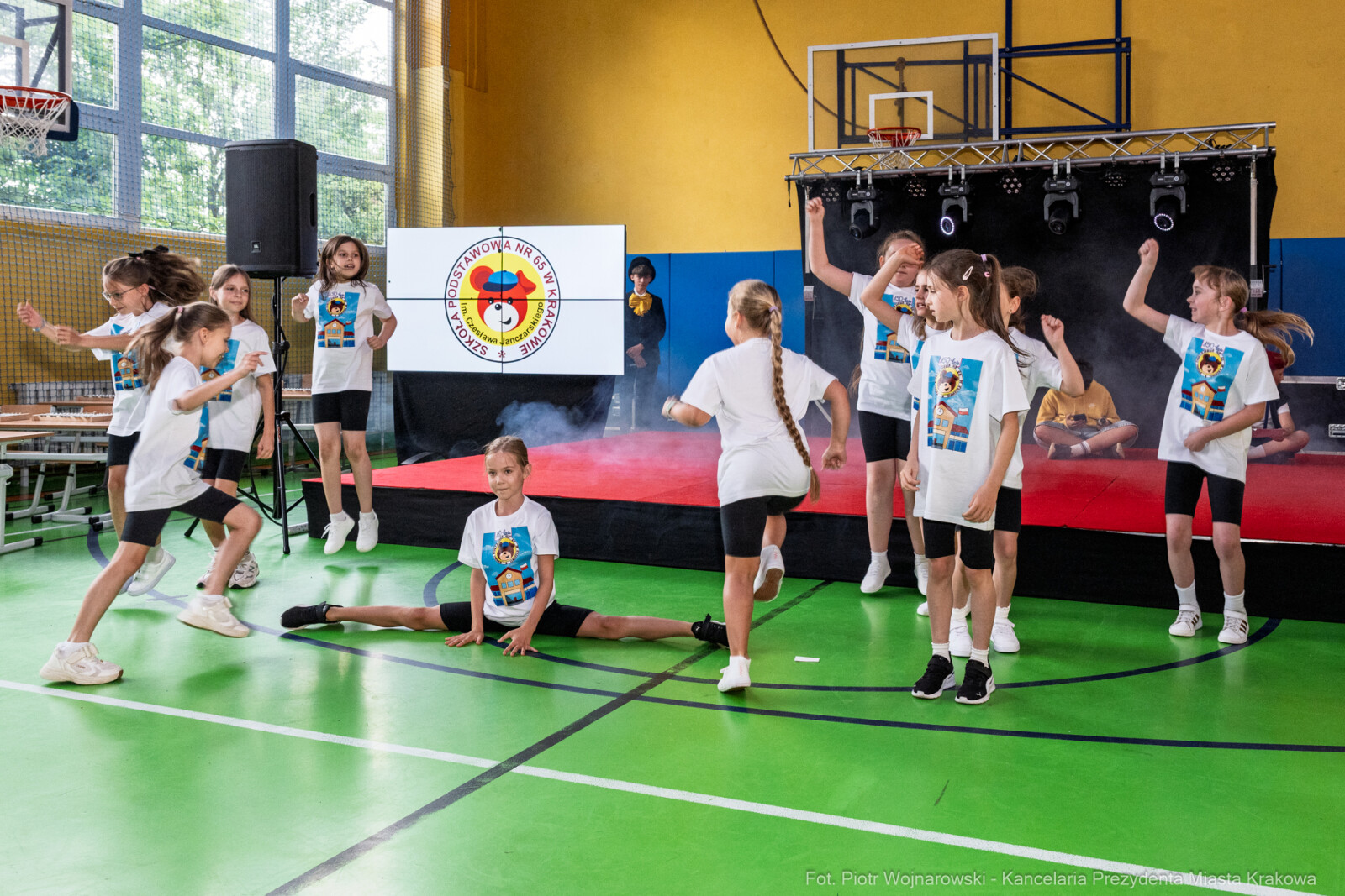 Szkoła Podstawowa nr 65 Kraków, zdjęcia z jubileuszu szkoły, jubileusz 150-lecia szkoły,  SP 65  Autor: Piotr Wojnarowski