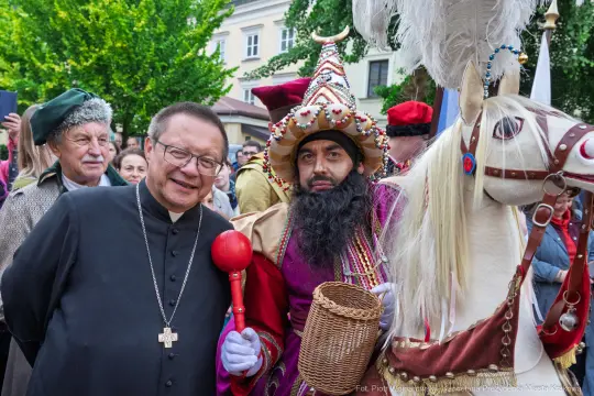 801_031_fot. Piotr Wojnarowski.jpg - Pochód Lajkonika, zdjęcia, Lajkonik w Krakowie, tradycje Krakowa, krakowski folklor, orszak Lajkonika