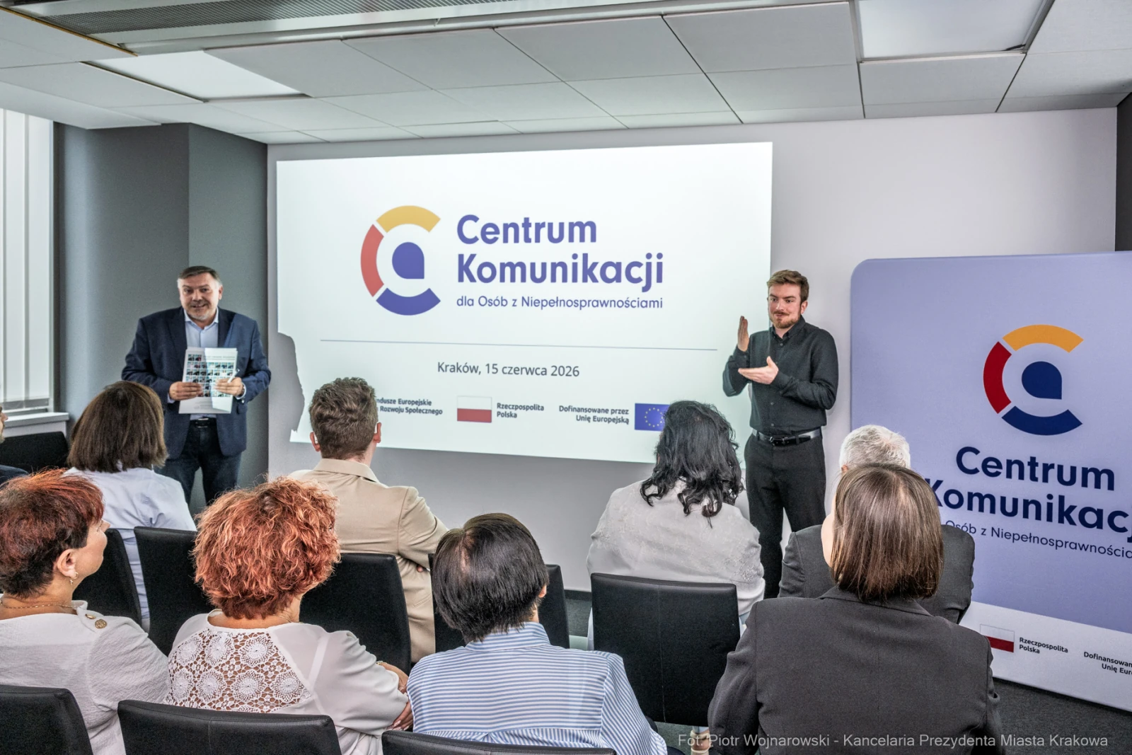 Spotkanie w Centrum Komunikacji dla Osób z Niepełnosprawnościami w Krakowie.  Autor: Piotr Wojnarowski