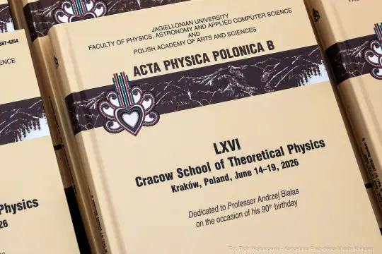 Akt wydania Acta Physica Polonica B z informacjami o szkole fizyki teoretycznej w Krakowie.