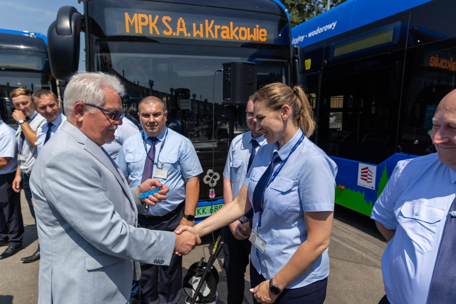 Uroczystość wręczenia kluczyków do nowego autobusu MPK w Krakowie.  Autor: Bogusław Świerzowski
