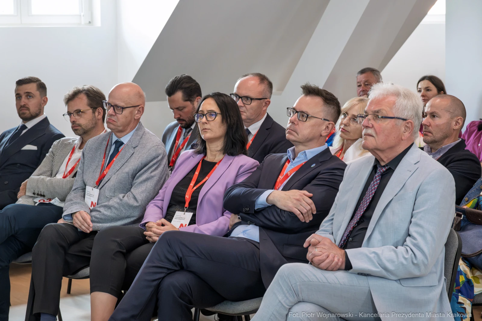 Grupa osób siedzących na konferencji, skupionych na prelekcji.  Autor: Piotr Wojnarowski