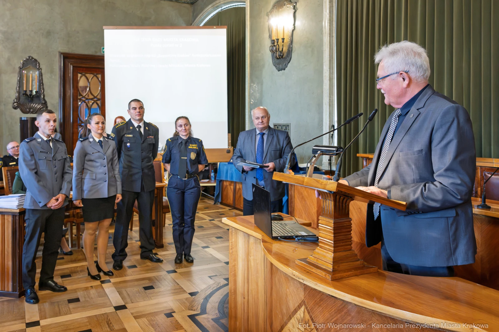 Uroczystość wręczenia nagród dla funkcjonariuszy służb mundurowych.  Autor: Piotr Wojnarowski