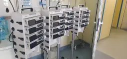 Urządzenia medyczne do monitorowania pacjentów w szpitalnym otoczeniu.