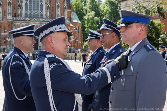 Ceremonia wręczenia odznaczeń policjantom w Krakowie.