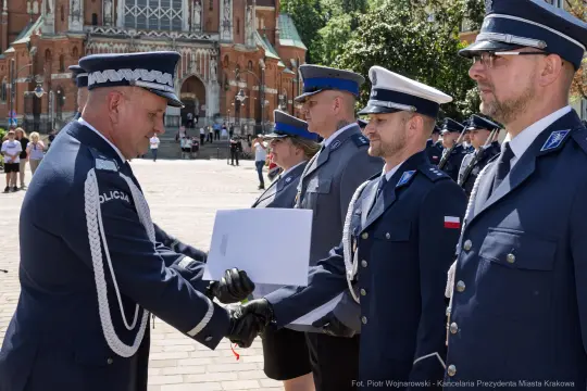 Ceremonia wręczenia odznaczeń policjantom w Krakowie.