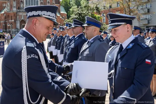 Ceremonia wręczenia odznaczeń policjantom w Krakowie.
