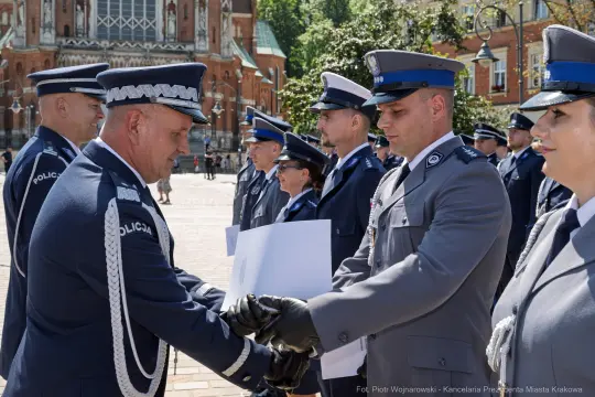 Ceremonia wręczenia odznaczeń policjantom w Krakowie.