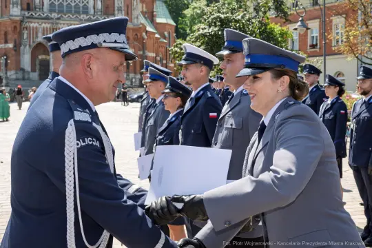 Ceremonia wręczenia odznaczeń policjantom w Krakowie.