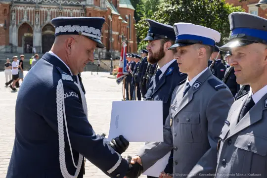 Ceremonia wręczenia odznaczeń policjantom w Krakowie.