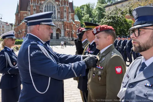 Ceremonia wręczenia odznaczeń wojskowych w Krakowie.