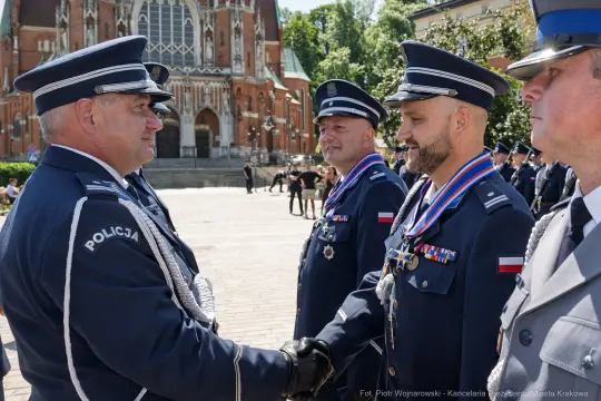 Ceremonia wręczenia odznaczeń policjantom w Krakowie.