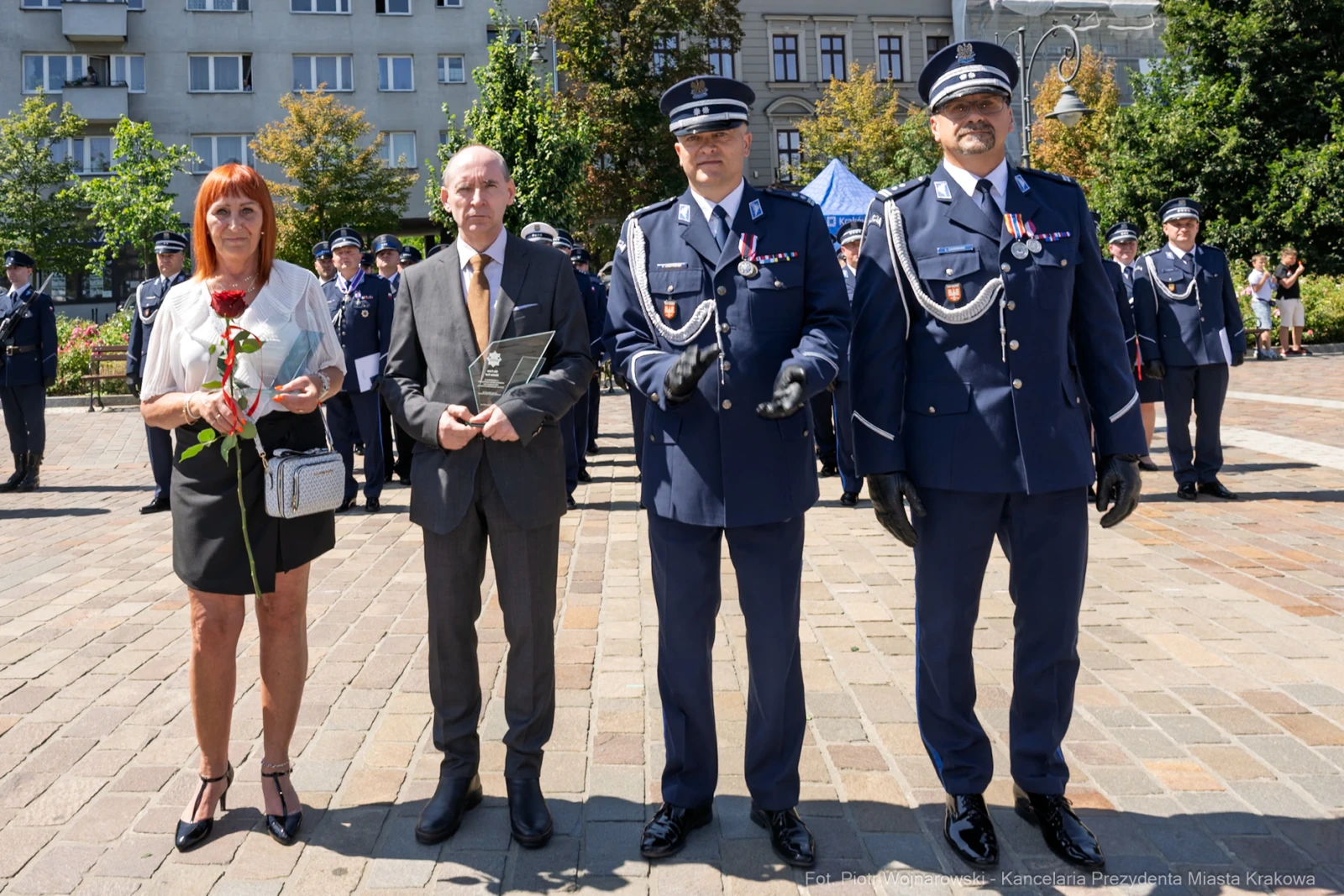 Ceremonia z udziałem przedstawicieli służb mundurowych oraz gości.  Autor: Piotr Wojnarowski