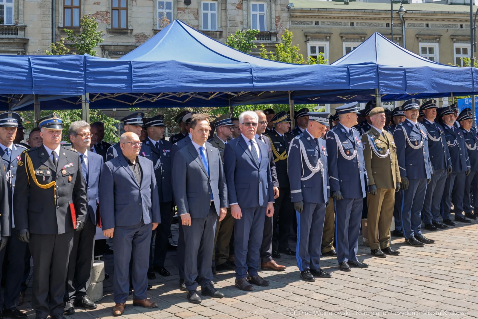 Uroczystość z udziałem przedstawicieli służb mundurowych i władz lokalnych.  Autor: Piotr Wojnarowski