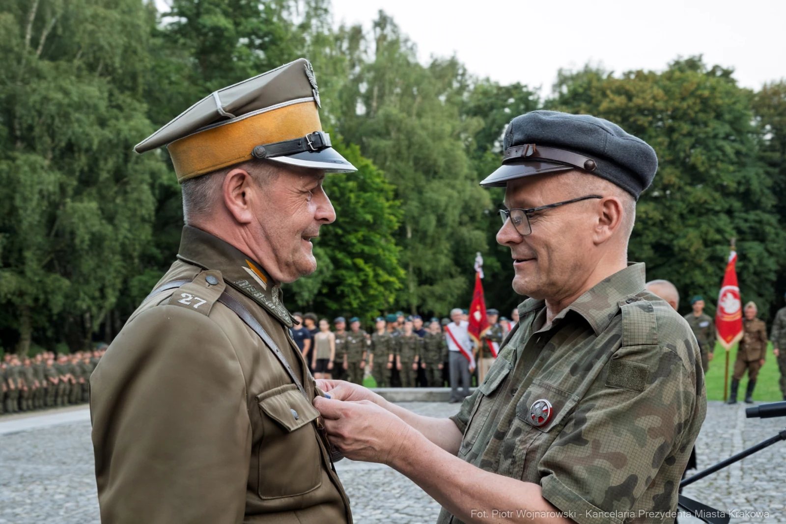 Ceremonia wręczenia odznaczenia wojskowego.  Autor: Piotr Wojnarowski