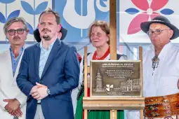 Uroczystość z okazji 50. edycji wydarzenia, prezentacja pamiątkowej tablicy.
