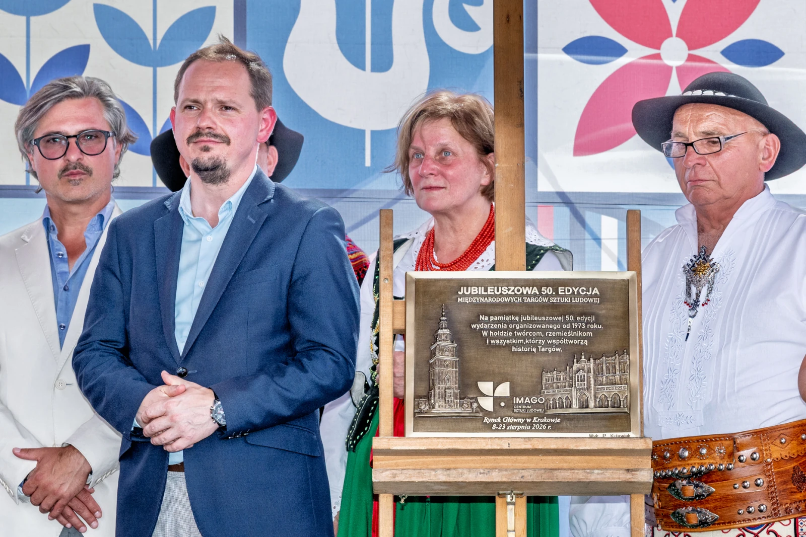 Uroczystość z okazji 50. edycji wydarzenia, prezentacja pamiątkowej tablicy.  Autor: Piotr Wojnarowski