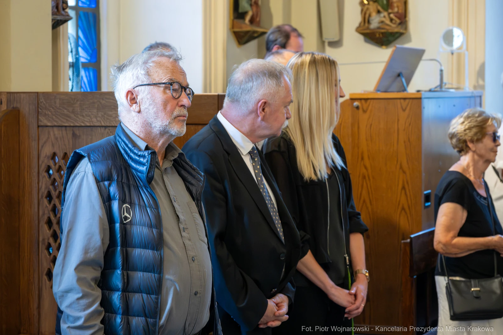 840_010_fot. Piotr Wojnarowski.jpg - Zbigniew Święch, pogrzeb Zbigniewa Święcha, Cmentarz Rakowicki, Aleja Zasłużonych, Kraków, Klątwy mikroby i uczeni, tajemnice Wawelu, wybitny pisarz, pożegnanie literata, uroczystości pogrzebowe Kraków, kultura polska  Autor: Piotr Wojnarowski