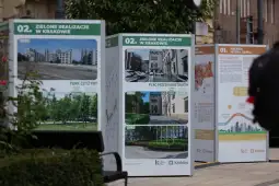 Zielone realizacje w Krakowie, w tym Park Czyżyny i Plac przed Magistratem.