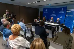 Konferencja prasowa z udziałem prezydenta miasta Krakowa oraz dziennikarzy.