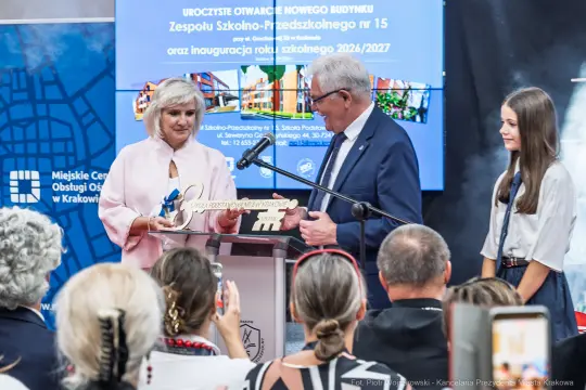 Uroczystość otwarcia nowego budynku Zespołu Szkolno-Przedszkolnego nr 15 w Krakowie.