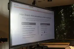 Prezentacja dotycząca współpracy różnych jednostek w Krakowie.