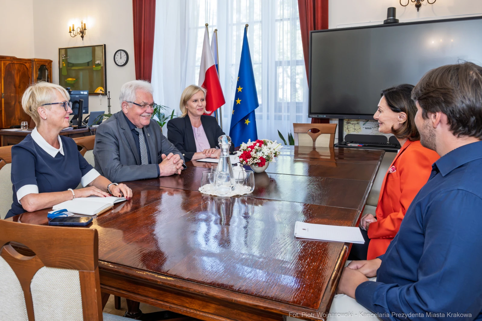 Spotkanie przedstawicieli władz w sali konferencyjnej.  Autor: Piotr Wojnarowski