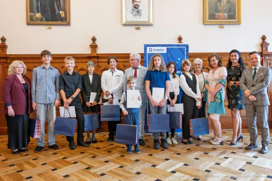 Spotkanie Prezydenta Miasta z uczniami nagrodzonymi w ramach Krakowskiego Programu Wspierania Uzdolnionych Uczniów [ZDJĘCIA]