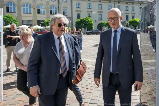 849_018_fot. Piotr Wojnarowski.jpg - Kraków zabytki, odnowa zabytków Kraków, wystawa plenerowa Kraków, Plac Szczepański, fundusze miejskie, zabytki, renowacja architektury, dziedzictwo kulturowe Krakowa, prace konserwatorskie Kraków, Biuro Architekta Miasta Kraków, neony Nowa Huta, Kossakówka renowacja, wernisaż wystawy Kraków