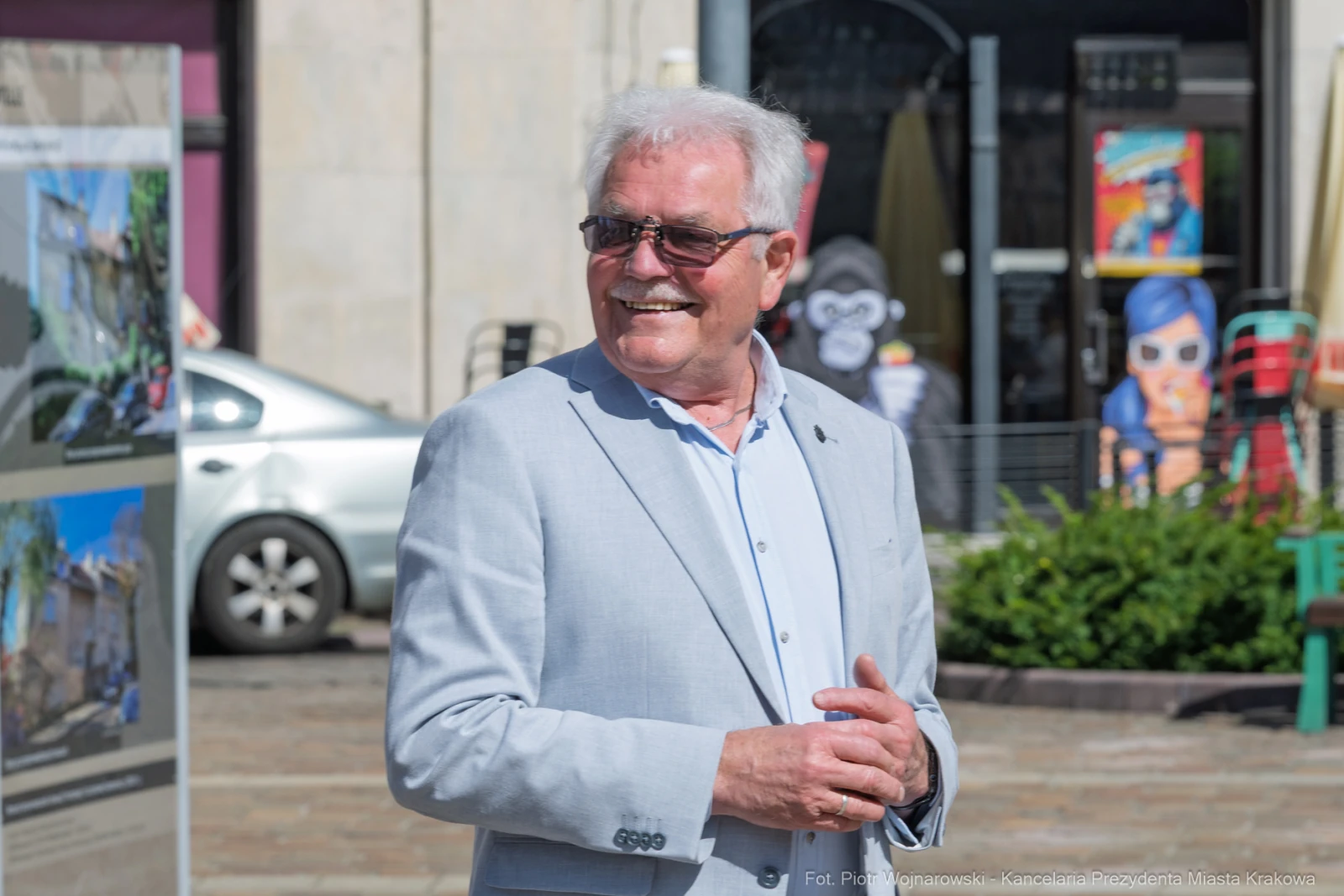 849_020_fot. Piotr Wojnarowski.jpg - Kraków zabytki, odnowa zabytków Kraków, wystawa plenerowa Kraków, Plac Szczepański, fundusze miejskie, zabytki, renowacja architektury, dziedzictwo kulturowe Krakowa, prace konserwatorskie Kraków, Biuro Architekta Miasta Kraków, neony Nowa Huta, Kossakówka renowacja, wernisaż wystawy Kraków  Autor: Piotr Wojnarowski
