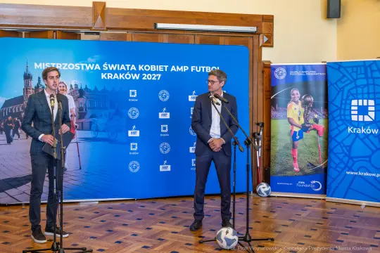 Konferencja prasowa dotycząca Mistrzostw Świata Kobiet w Futbolu AMP 2027 w Krakowie.