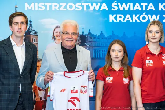 850_017_fot. Piotr Wojnarowski.jpg - Kraków, Amp futbol kobiet, Mistrzostwa Świata Kobiet Amp Futbol 2027, reprezentacja Polski kobiet w ampfutbolu, konferencja prasowa, Ireneusz Nalazek, Ministerstwo Sportu i Turystyki, Stanisław Kracik, Weronika Nowotny, Justyna Tomaszewska, Polski Związek Amp Futbol, WAFF, mundial, piłka nożna kobiet, sport niepełnosprawnych