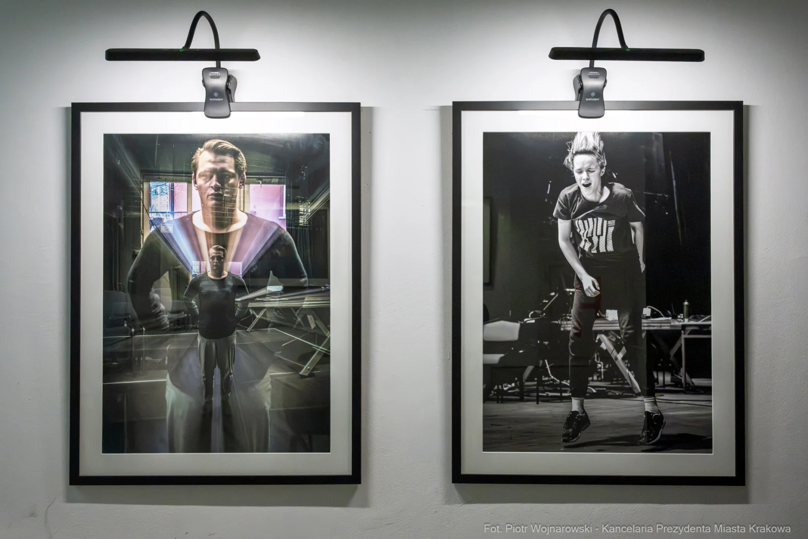 Dwa ramki z portretami: jeden mężczyzna w futurystycznym stroju, drugi młody mężczyzna w sportowym ubraniu.  Autor: Piotr Wojnarowski