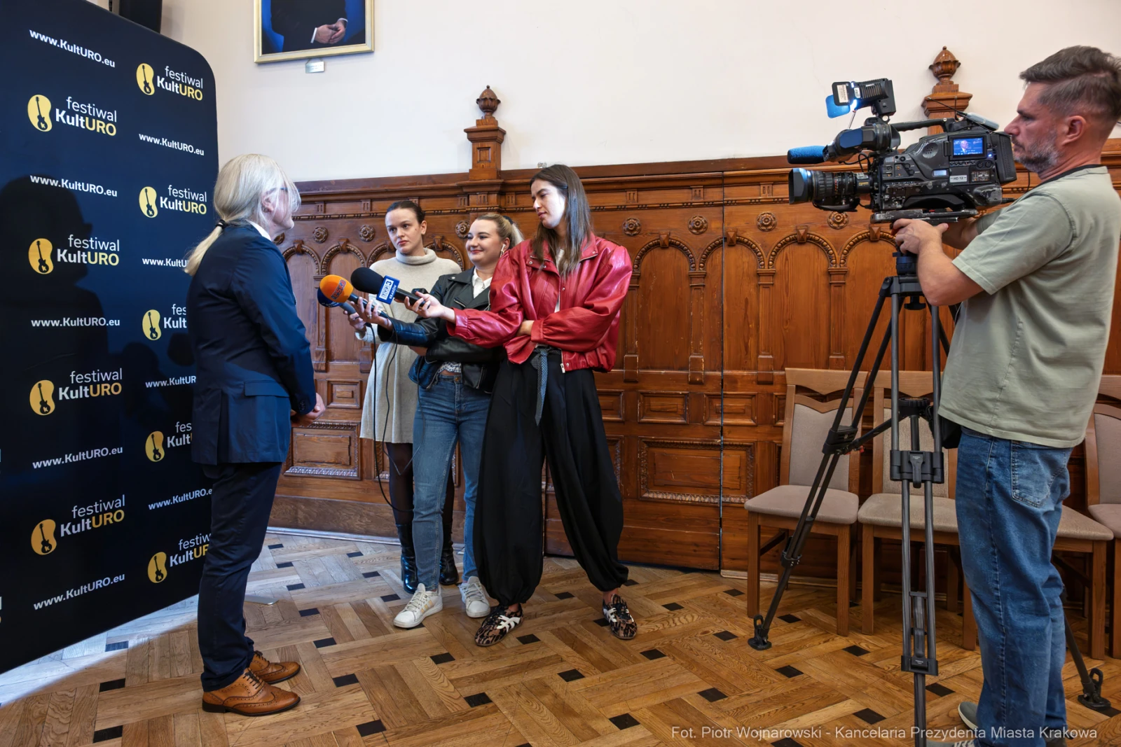 Konferencja prasowa z udziałem dziennikarzy i organizatorów festiwalu KultuRO.  Autor: Piotr Wojnarowski