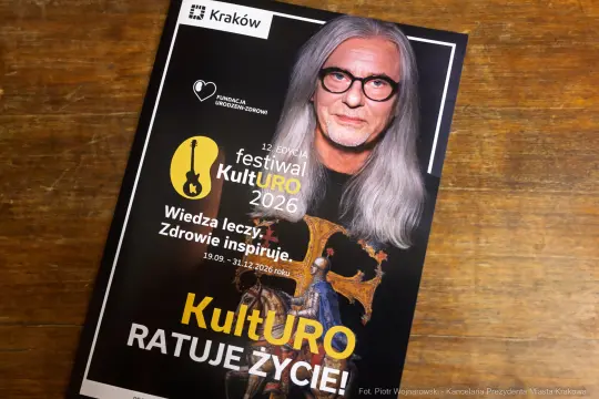 Plakat festiwalu KultURO 2026 z hasłem "KultURO ratuje życie" i wizerunkiem mężczyzny.