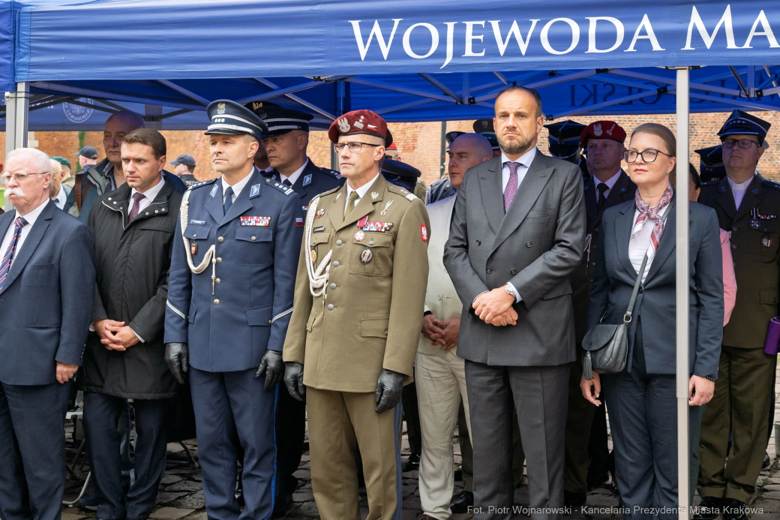 Uroczystość z udziałem przedstawicieli służb mundurowych i władz lokalnych.  Autor: Piotr Wojnarowski