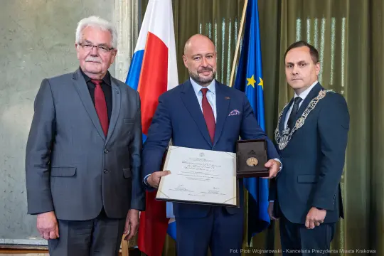 Medal Cracoviae Merenti dla Portu Lotniczego Kraków [ZDJĘCIA]