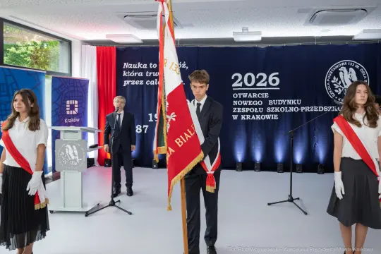 Uroczystość otwarcia nowego budynku zespołu szkolno-przedszkolnego w Krakowie.