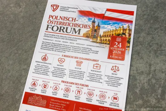 Plakat informacyjny o Polsko-Austriackim Forum z datą i miejscem wydarzenia.